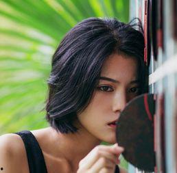 梦见女人给我吃瓜,瓜果飘香，神秘女子赠瓜之谜